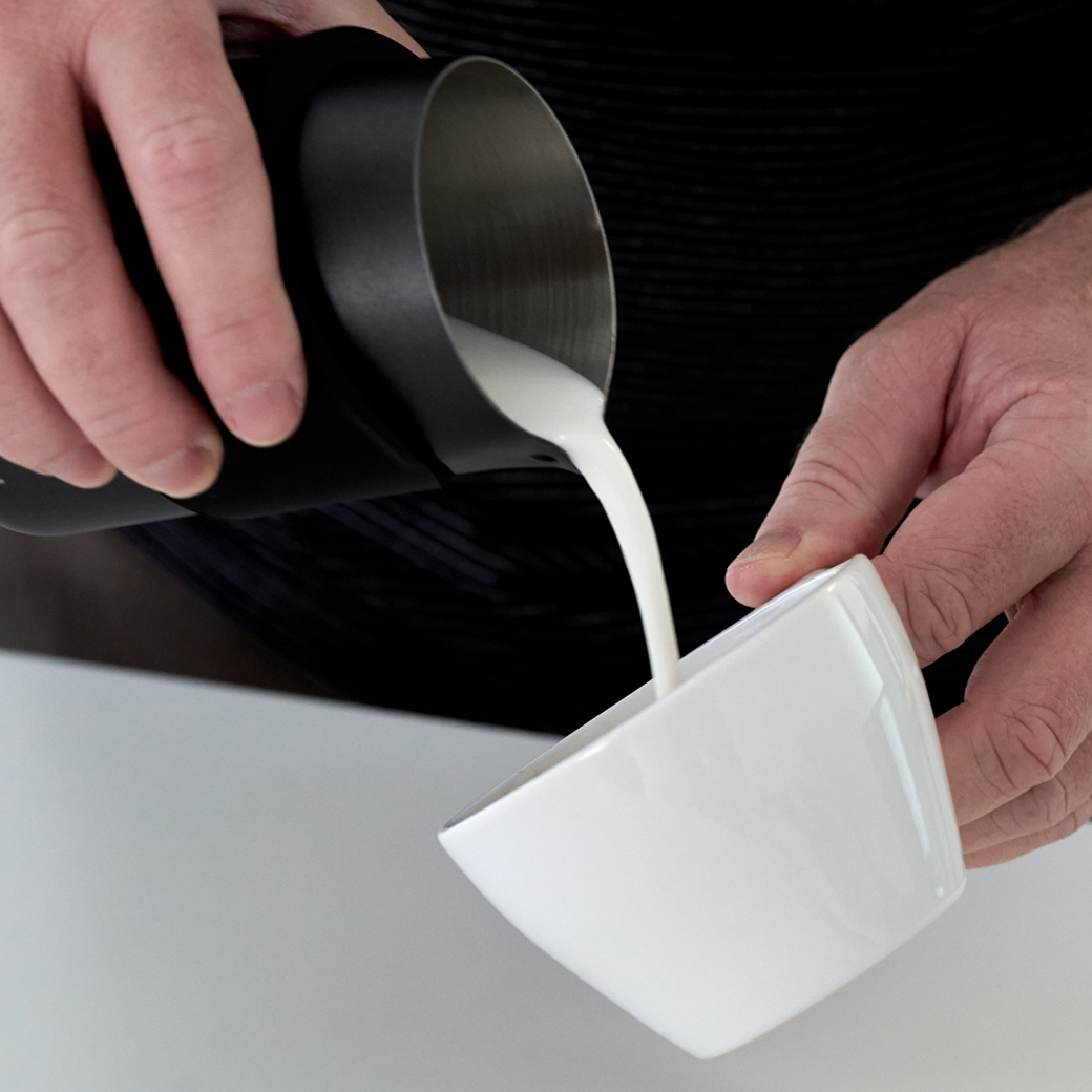 Flow Tip Milk Jug（ハンドルレス版）