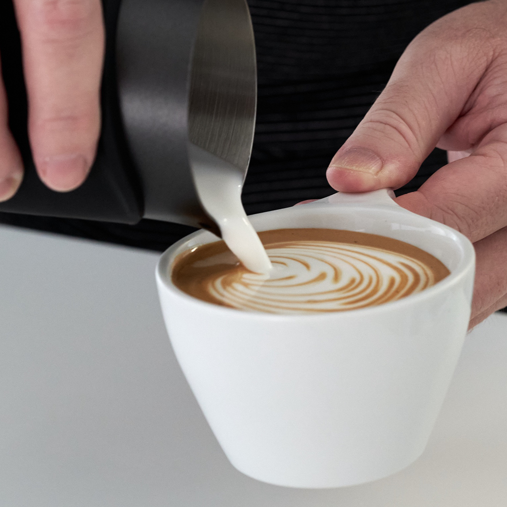 Flow Tip Milk Jug（ハンドルレス版）